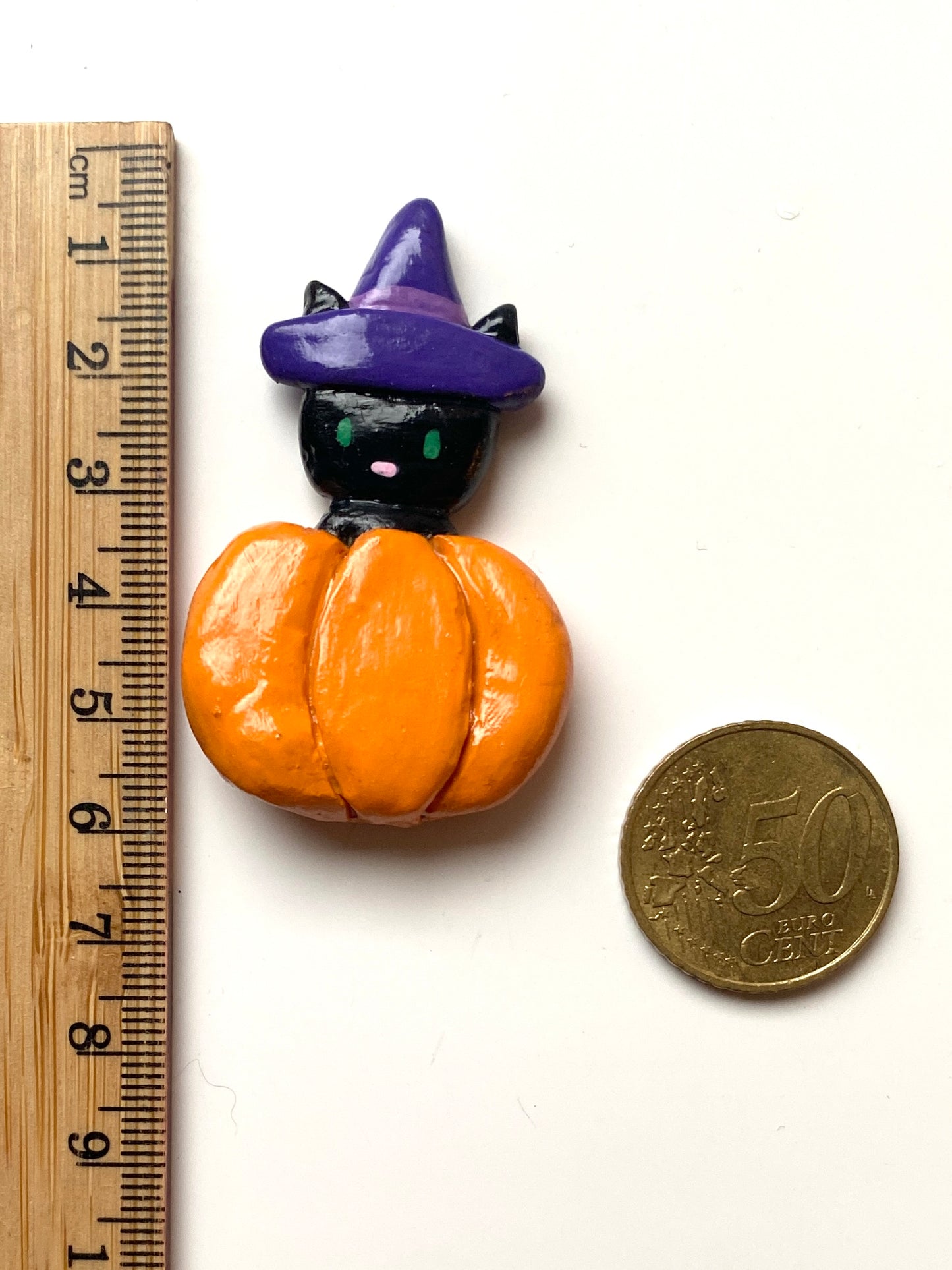 Pumpkin cat pin badge