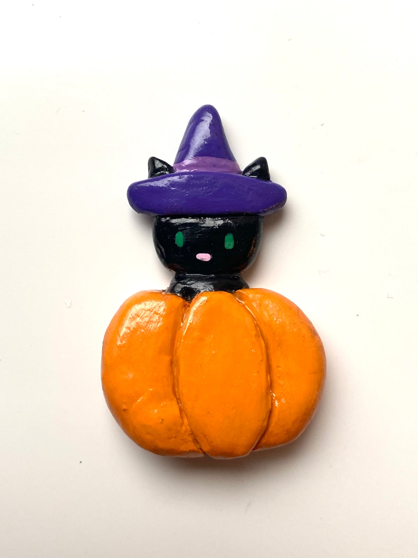Pumpkin cat pin badge