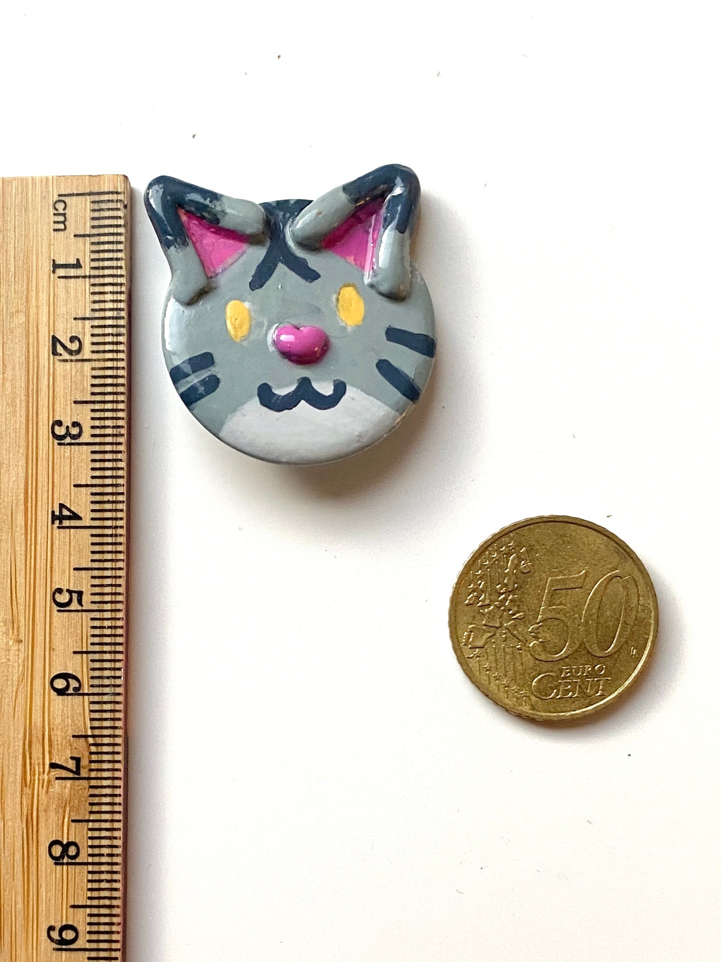 Grey cat badge